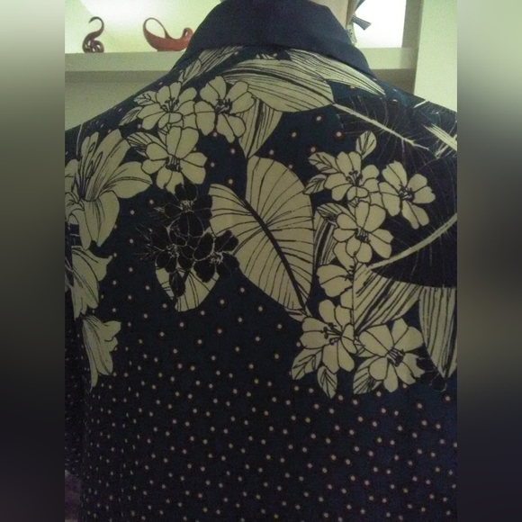 BNWOT BUTTON DOWN BLOUSE BY ZARA BASICS SZ.S FLORAL BLUE/BLACK CREAM SUPER SOFT - Picture 2 of 5